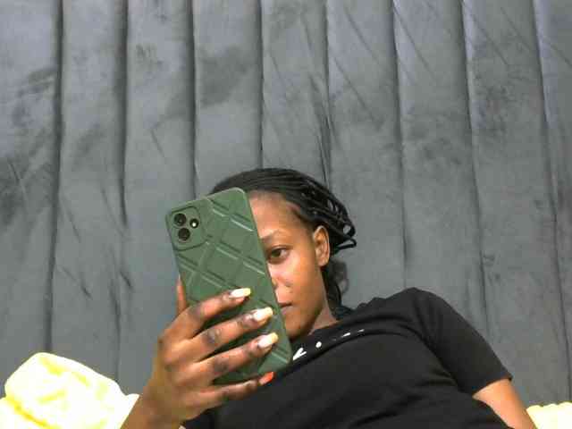 PrettyAlianah webcam