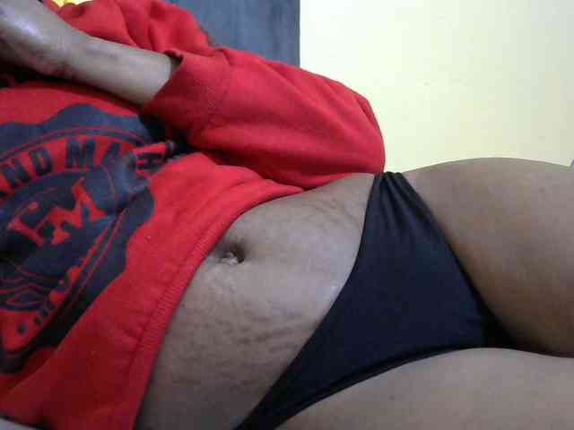 PrettyAlianah webcam