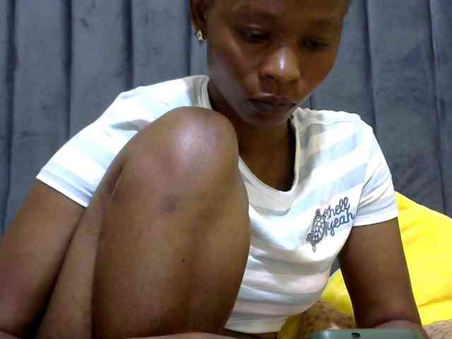 PrettyAlianah webcam
