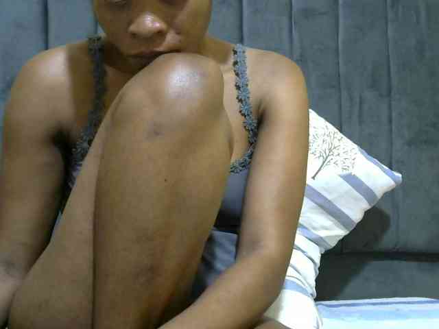 PrettyAlianah webcam