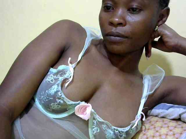 PrettyAlianah webcam