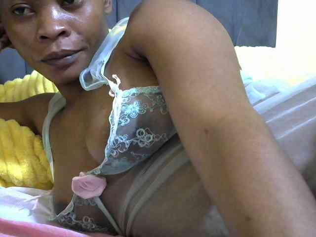 PrettyAlianah webcam
