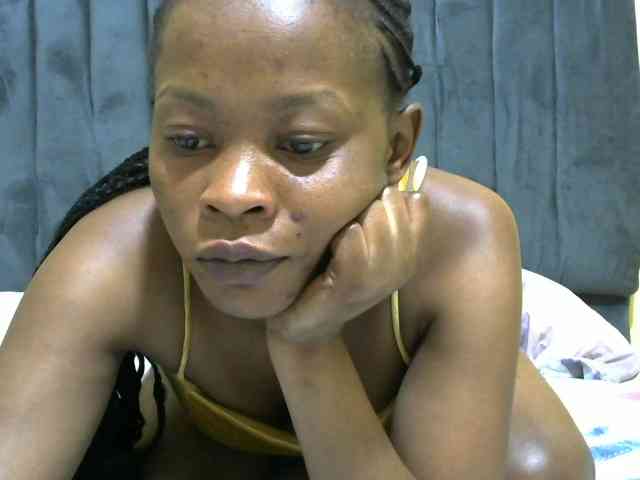 PrettyAlianah webcam