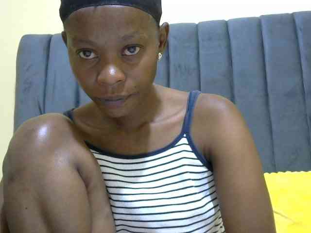 PrettyAlianah webcam