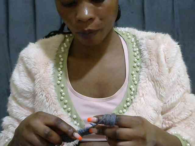 PrettyAlianah webcam