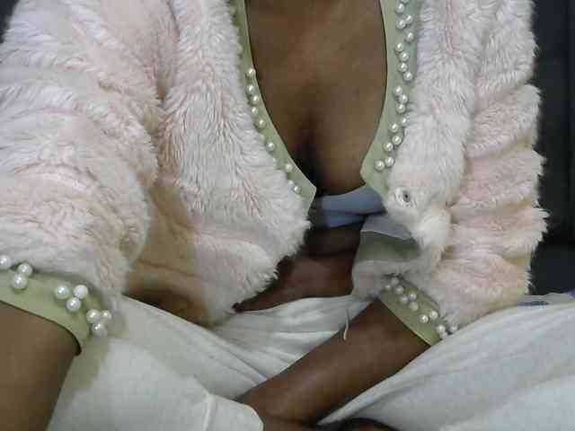 PrettyAlianah webcam