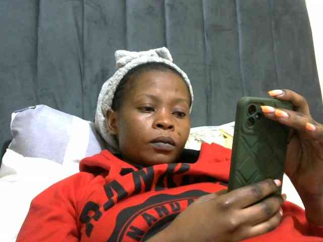 PrettyAlianah webcam
