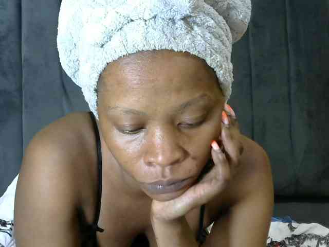 PrettyAlianah webcam