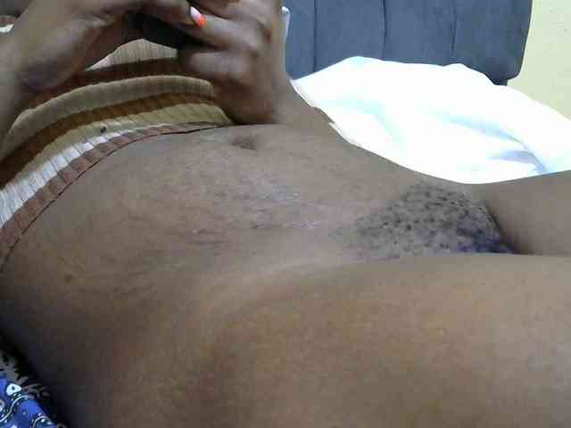 PrettyAlianah webcam