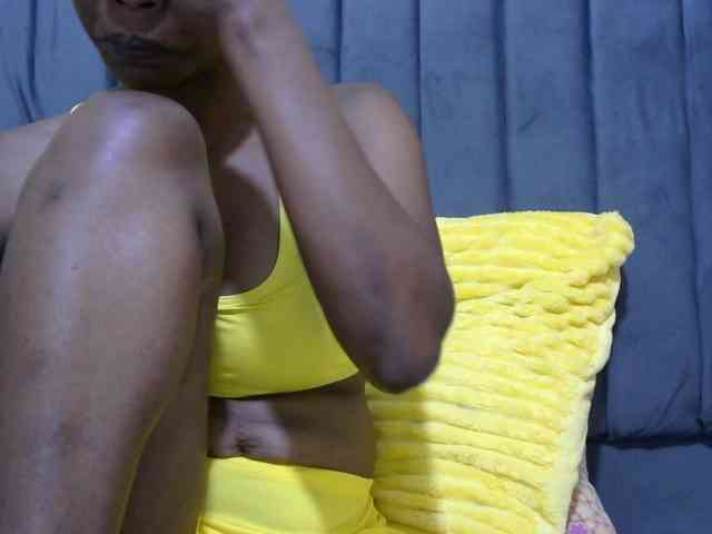 PrettyAlianah webcam