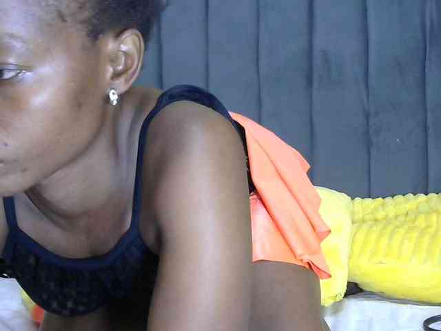 PrettyAlianah webcam