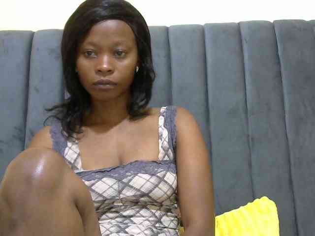 PrettyAlianah webcam