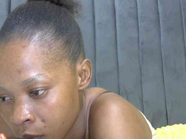PrettyAlianah webcam