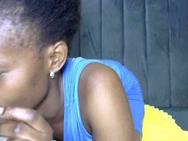 PrettyAlianah webcam