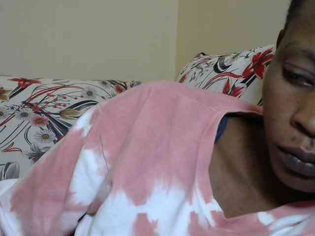 PrettyAlianah webcam