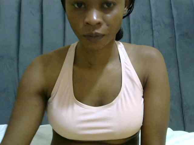 PrettyAlianah webcam