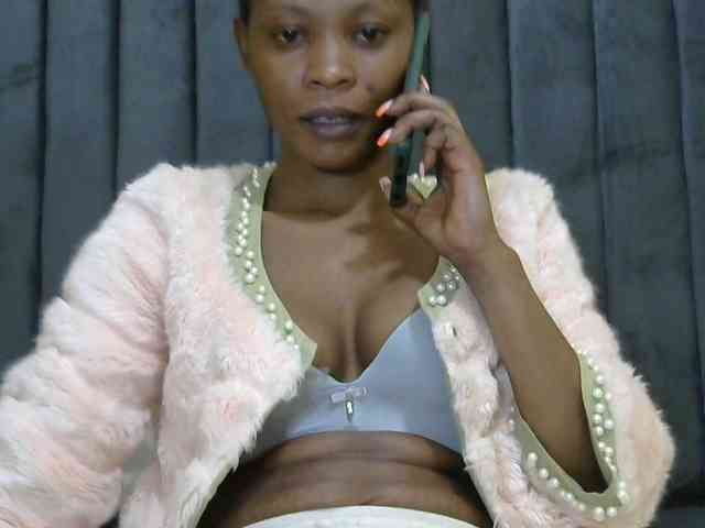 PrettyAlianah webcam