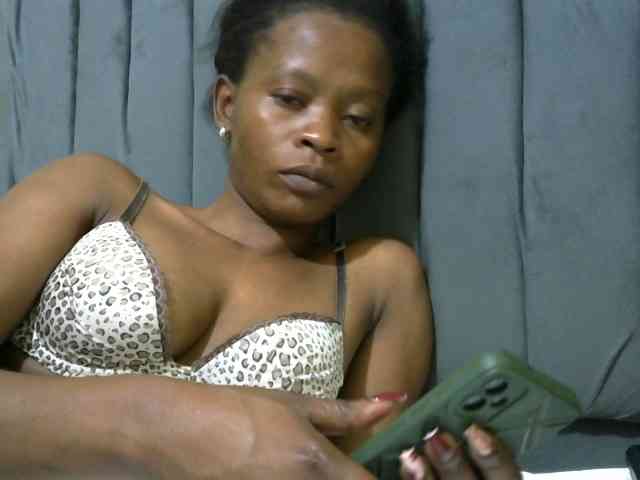 PrettyAlianah webcam