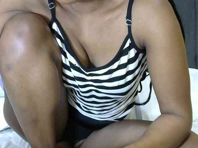 PrettyAlianah webcam