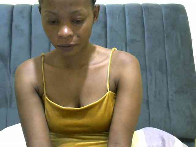 PrettyAlianah webcam