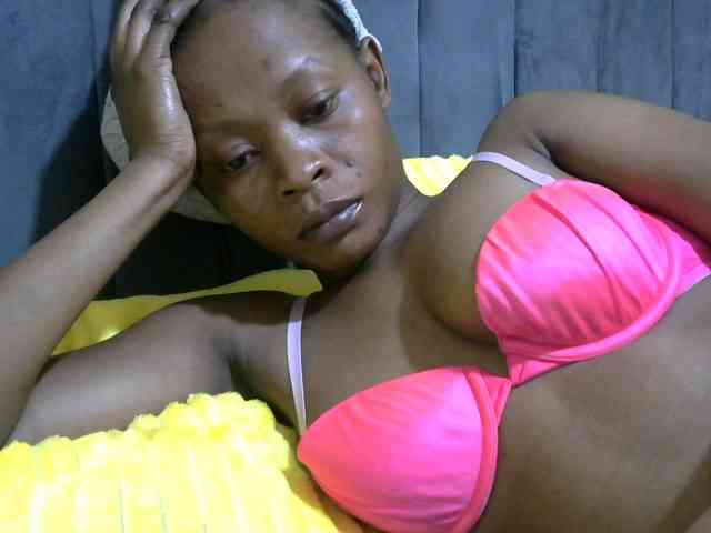 PrettyAlianah webcam