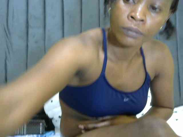 PrettyAlianah webcam