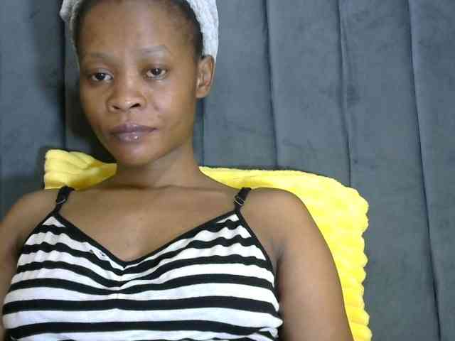 PrettyAlianah webcam