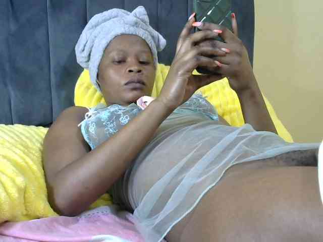 PrettyAlianah webcam