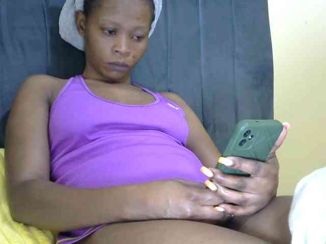 PrettyAlianah webcam