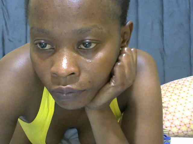 PrettyAlianah webcam