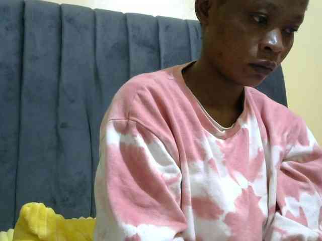 PrettyAlianah webcam