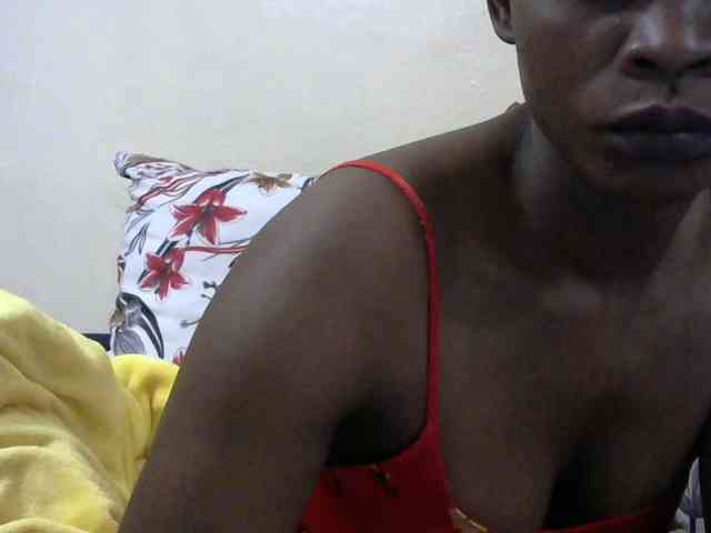 PrettyAlianah webcam