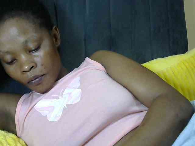 PrettyAlianah webcam
