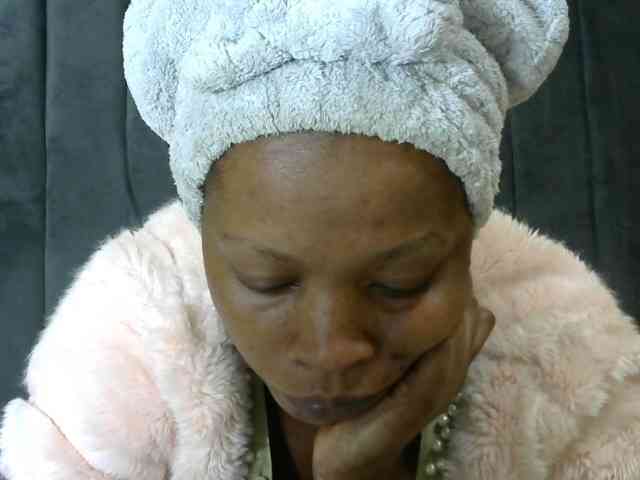 PrettyAlianah webcam