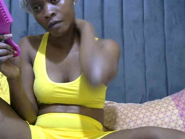 PrettyAlianah webcam