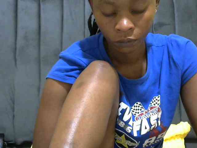 PrettyAlianah webcam