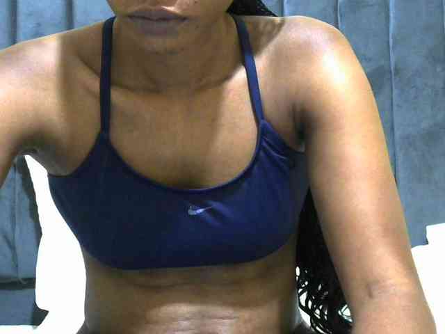 PrettyAlianah webcam