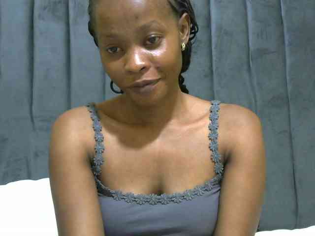PrettyAlianah webcam