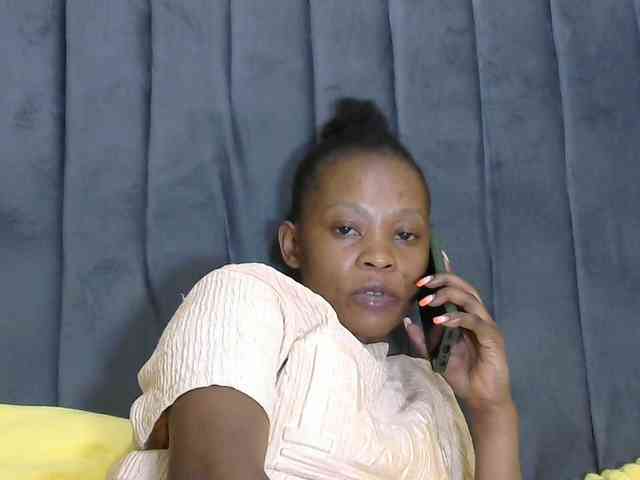 PrettyAlianah webcam
