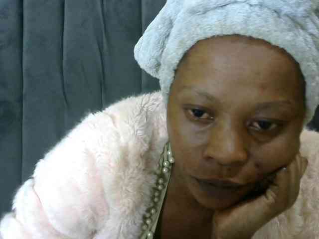PrettyAlianah webcam