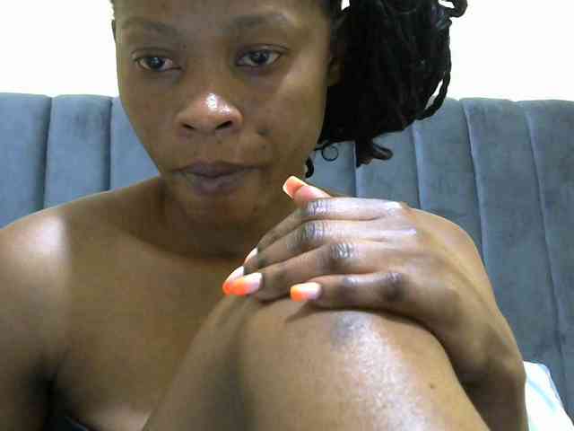 PrettyAlianah webcam