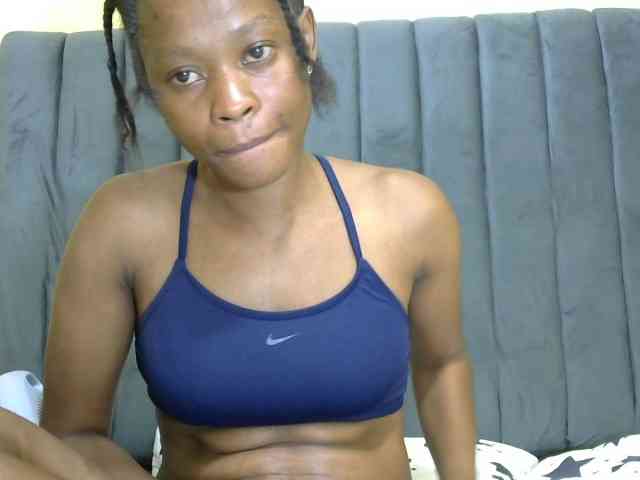 PrettyAlianah webcam