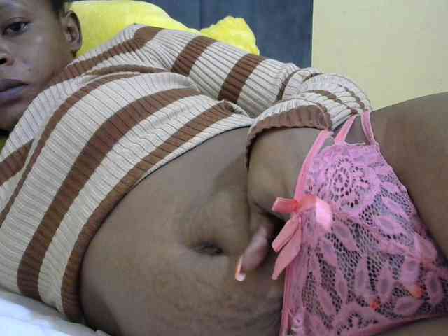 PrettyAlianah webcam