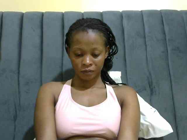 PrettyAlianah webcam