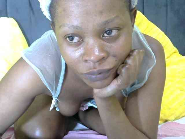 PrettyAlianah webcam