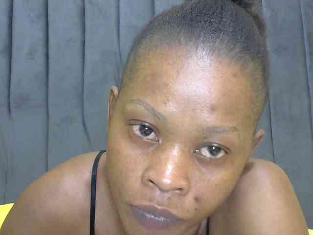 PrettyAlianah webcam