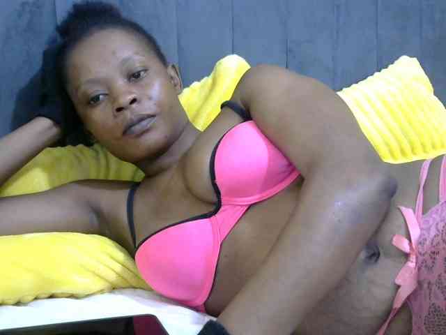 PrettyAlianah webcam