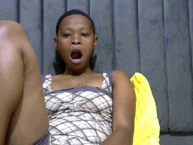 PrettyAlianah webcam