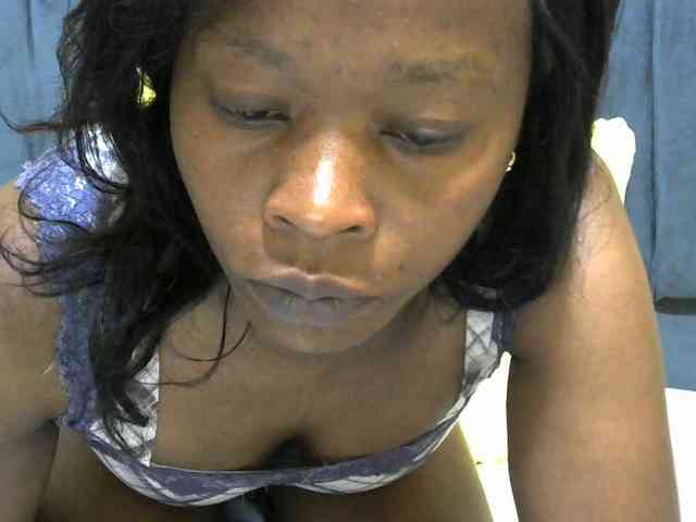 PrettyAlianah webcam