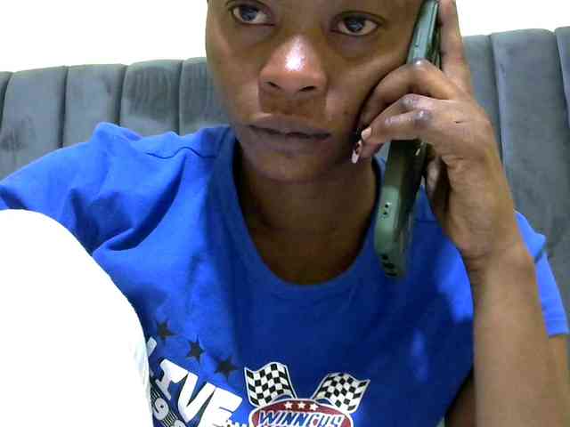 PrettyAlianah webcam